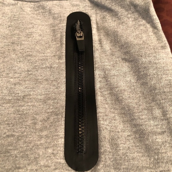 Fabletics size Large gray mini skirt w/ faux leather trim & zip pockets - Picture 11 of 12